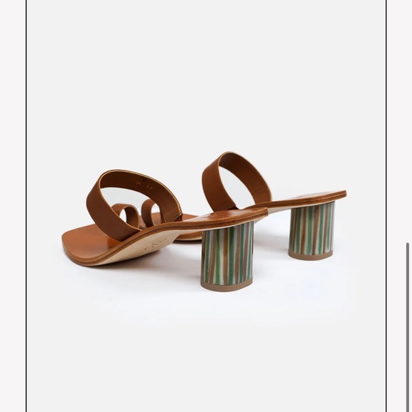 Loq Tere Sandals, Flan - Picture 2 of 7